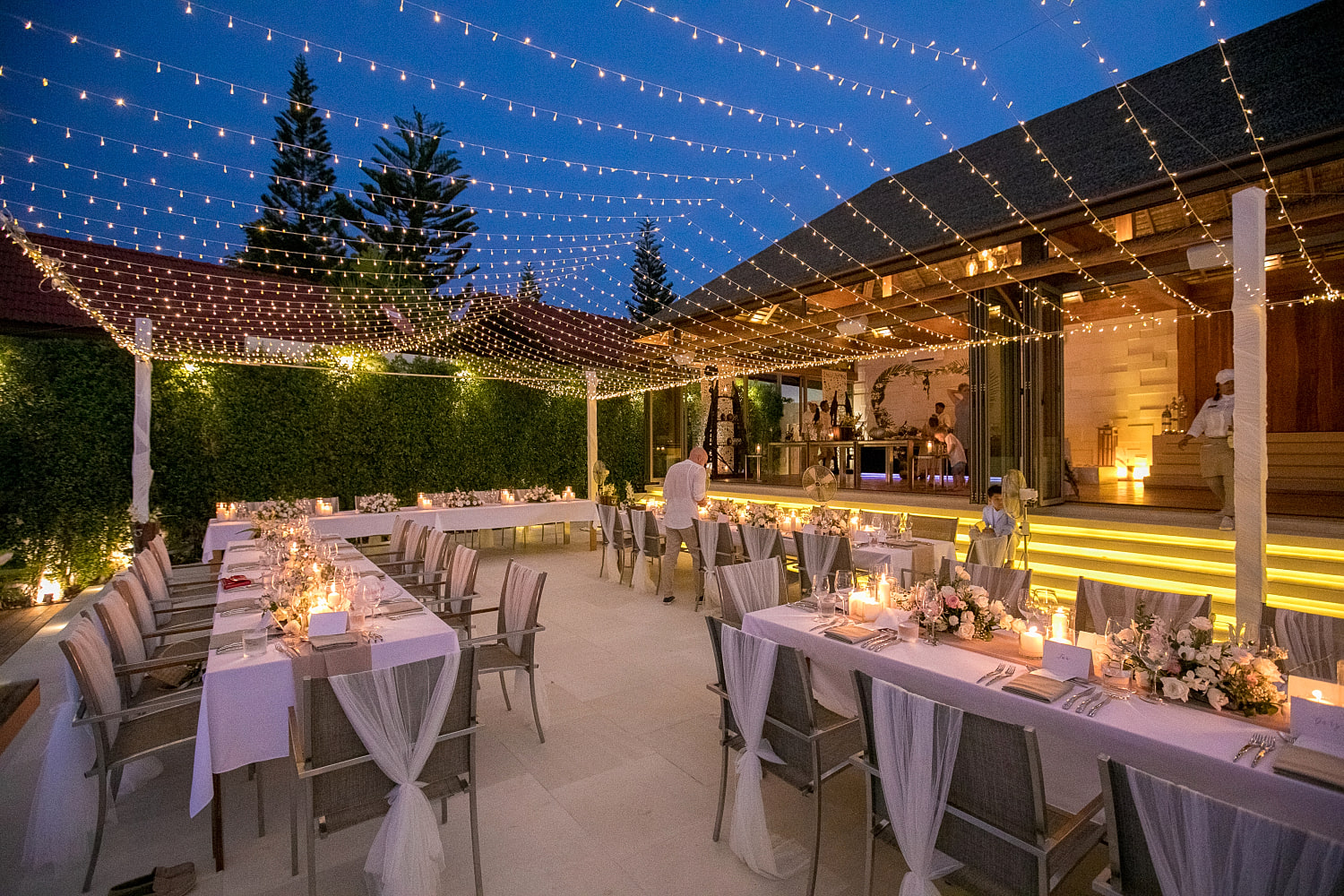 A beachside wedding dinner